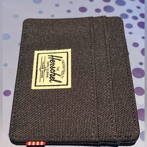 Herschel Supply 
Charlie Cardholder Wallet
Brand New
Navy Blue